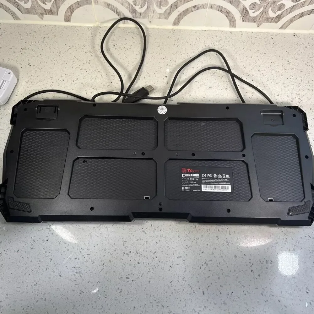 Tt Esports Keyboard Model‎ KB-CMC-PLBL Gold And Black Missing Foot